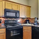 Entire 2Bd, Near Forsyth Park